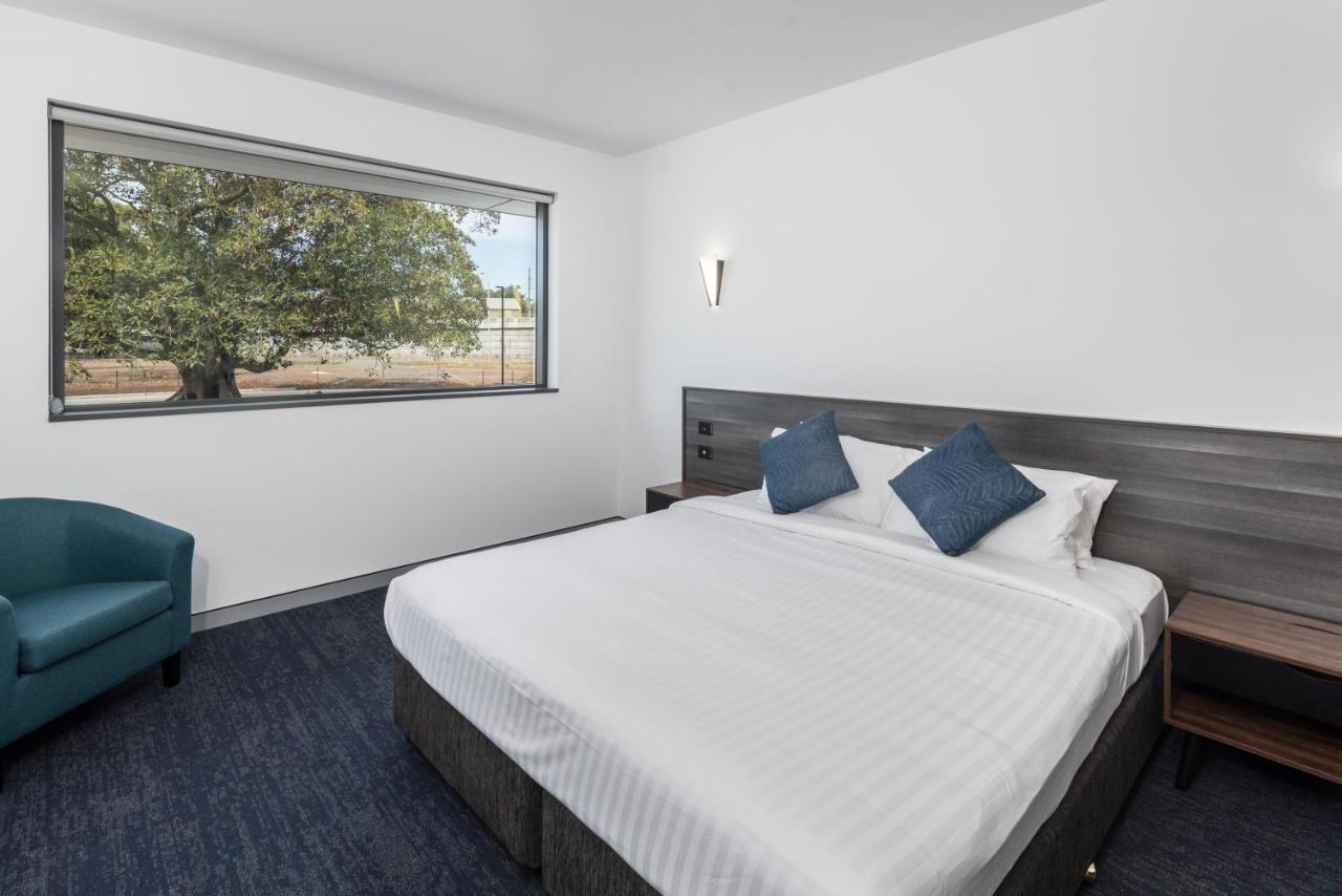מאטילנד Thornton Executive Hotel מראה חיצוני תמונה